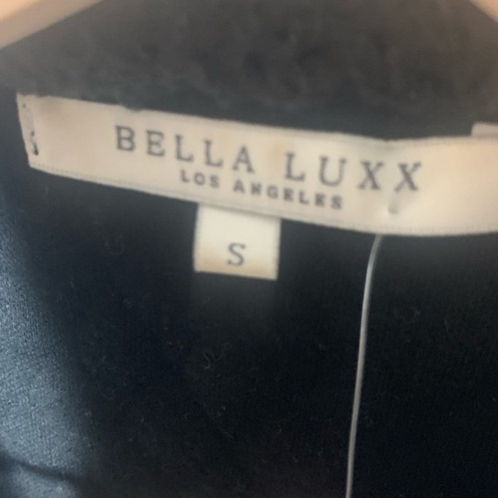 BELLA LUXX- Quilted Black Zip Up Vest - Picture 3 of 7